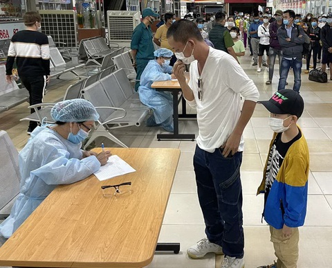 TP.HCM mở rộng lấy mẫu xét nghiệm khẩn nhóm nguy cơ cao ở cộng đồng - Ảnh 1. TP.HCM mở rộng lấy mẫu xét nghiệm khẩn nhóm nguy cơ cao ở cộng đồng - Ảnh 1.