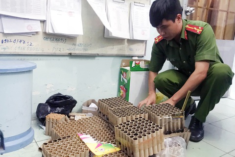 2.500 chiến sĩ tuần tra, mời về đồn 118 người đốt pháo trái phép đêm giao thừa - Ảnh 1. 2.500 chiến sĩ tuần tra, mời về đồn 118 người đốt pháo trái phép đêm giao thừa - Ảnh 1.