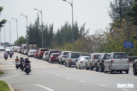 Cầu Rạch Miễu kẹt xe ngày mùng 2 Tết, phà tạm hoạt động hết công suất - Ảnh 3. Cầu Rạch Miễu kẹt xe ngày mùng 2 Tết, phà tạm hoạt động hết công suất - Ảnh 3.