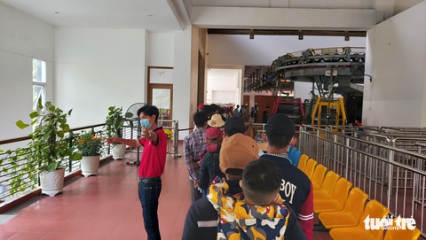 Lượng khách hành hương về nóc nhà miền Tây giảm mạnh - Ảnh 8. Lượng khách hành hương về nóc nhà miền Tây giảm mạnh - Ảnh 8.