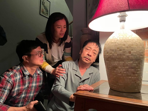 NSND Hoàng Dũng trong phim Trở về giữa yêu thương NSND Hoàng Dũng trong phim Trở về giữa yêu thương