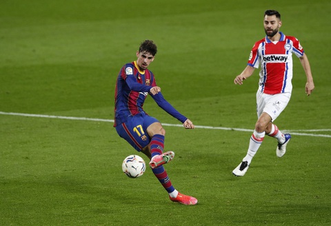 Hai lần sút xa ghi bàn đẹp mắt, Messi giúp Barca vùi dập Alaves - Ảnh 2. Hai lần sút xa ghi bàn đẹp mắt, Messi giúp Barca vùi dập Alaves - Ảnh 2.