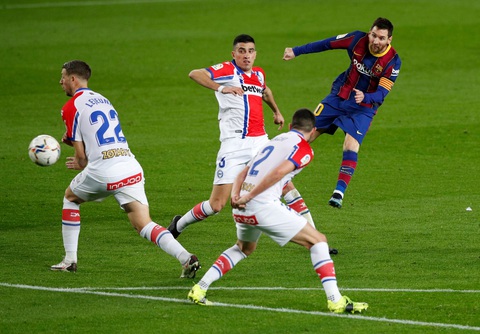 Hai lần sút xa ghi bàn đẹp mắt, Messi giúp Barca vùi dập Alaves - Ảnh 3. Hai lần sút xa ghi bàn đẹp mắt, Messi giúp Barca vùi dập Alaves - Ảnh 3.