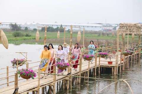 Muôn sắc những cung đường mùa xuân - Ảnh 3. Muôn sắc những cung đường mùa xuân - Ảnh 3.