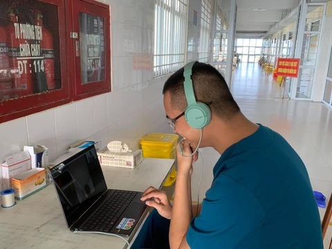 Valentine đặc biệt của y bác sĩ bệnh viện điều trị bệnh nhân COVID-19 tại Quảng Ninh - Ảnh 4. Valentine đặc biệt của y bác sĩ bệnh viện điều trị bệnh nhân COVID-19 tại Quảng Ninh - Ảnh 4.