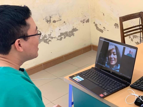 Valentine đặc biệt của y bác sĩ bệnh viện điều trị bệnh nhân COVID-19 tại Quảng Ninh - Ảnh 2. Valentine đặc biệt của y bác sĩ bệnh viện điều trị bệnh nhân COVID-19 tại Quảng Ninh - Ảnh 2.