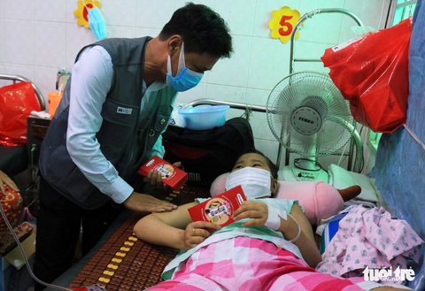 Ấm áp bữa ăn đầu năm cho bệnh nhi ung thư - Ảnh 4. Ấm áp bữa ăn đầu năm cho bệnh nhi ung thư - Ảnh 4.