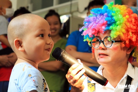 Ấm áp bữa ăn đầu năm cho bệnh nhi ung thư - Ảnh 9. Ấm áp bữa ăn đầu năm cho bệnh nhi ung thư - Ảnh 9.
