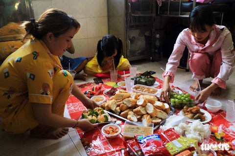 Ấm áp bữa ăn đầu năm cho bệnh nhi ung thư - Ảnh 13. Ấm áp bữa ăn đầu năm cho bệnh nhi ung thư - Ảnh 13.