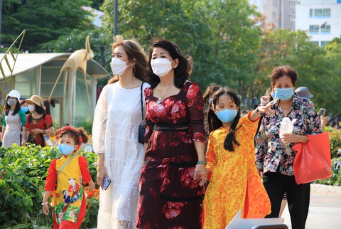 Kéo dài thời gian mở cửa đường hoa Nguyễn Huệ đến mùng 5 Tết - Ảnh 3. Kéo dài thời gian mở cửa đường hoa Nguyễn Huệ đến mùng 5 Tết - Ảnh 3.