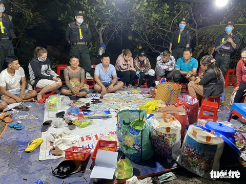 Khởi tố 11 người tổ chức đánh bạc ở Tiền Giang - Ảnh 1. Khởi tố 11 người tổ chức đánh bạc ở Tiền Giang - Ảnh 1.