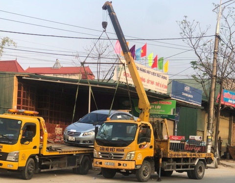 Tài xế không mang giấy tờ xe, không cho đo nồng độ cồn, còn livestream trên mạng - Ảnh 2. Tài xế không mang giấy tờ xe, không cho đo nồng độ cồn, còn livestream trên mạng - Ảnh 2.