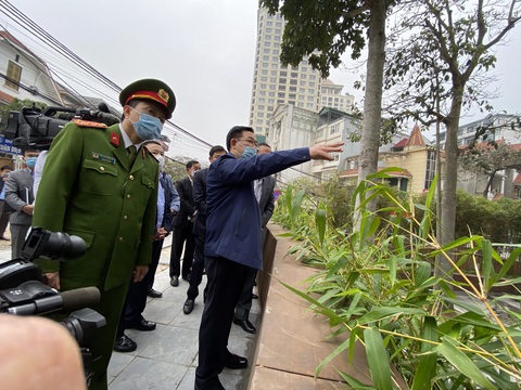 Bí thư Hà Nội đến khách sạn Somerset West Point đang phong tỏa nghiêm ngặt - Ảnh 3. Bí thư Hà Nội đến khách sạn Somerset West Point đang phong tỏa nghiêm ngặt - Ảnh 3.