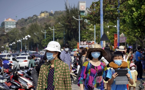 Bãi biển Vũng Tàu đông đúc ngày mùng 5 Tết - Ảnh 5. Bãi biển Vũng Tàu đông đúc ngày mùng 5 Tết - Ảnh 5.