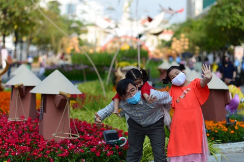 Đường hoa Nguyễn Huệ đón hơn 81.400 lượt khách dịp tết - Ảnh 1. Đường hoa Nguyễn Huệ đón hơn 81.400 lượt khách dịp tết - Ảnh 1.