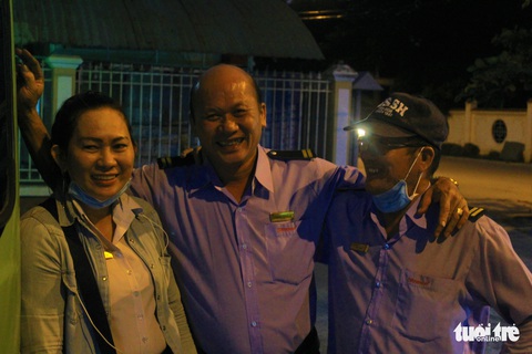 Trên những chuyến xe buýt vắng khách mùa Tết - Ảnh 9. Trên những chuyến xe buýt vắng khách mùa Tết - Ảnh 9.