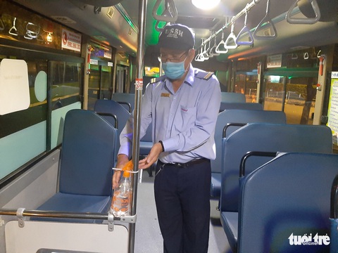 Trên những chuyến xe buýt vắng khách mùa Tết - Ảnh 5. Trên những chuyến xe buýt vắng khách mùa Tết - Ảnh 5.