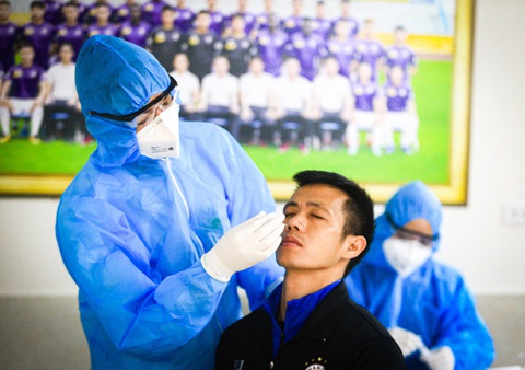 CLB Hà Nội trở lại tập luyện, xét nghiệm COVID-19 cho toàn bộ cầu thủ - Ảnh 1. CLB Hà Nội trở lại tập luyện, xét nghiệm COVID-19 cho toàn bộ cầu thủ - Ảnh 1.