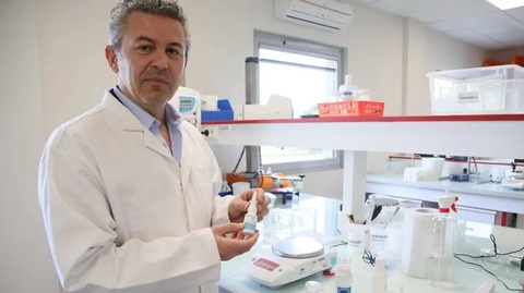 Giới chuyên môn choáng vì thuốc xịt mũi được khoe quét sạch virus corona - Ảnh 2. Giới chuyên môn choáng vì thuốc xịt mũi được khoe quét sạch virus corona - Ảnh 2.