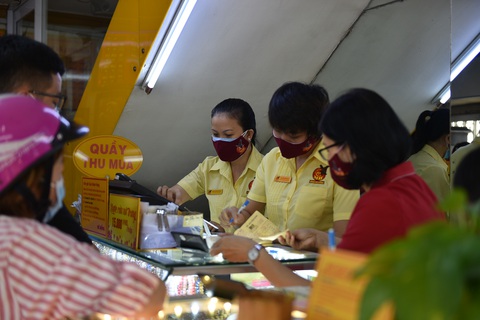 Giá vàng thế giới lao dốc mạnh, vàng trong nước chênh kỷ lục: 7,29 triệu đồng/lượng - Ảnh 1. Giá vàng thế giới lao dốc mạnh, vàng trong nước chênh kỷ lục: 7,29 triệu đồng/lượng - Ảnh 1.