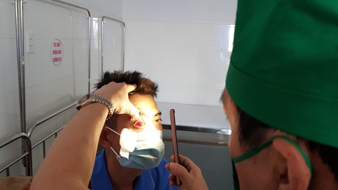 Nổ pháo, 3 người chấn thương mắt có thể bị mù vĩnh viễn - Ảnh 1. Nổ pháo, 3 người chấn thương mắt có thể bị mù vĩnh viễn - Ảnh 1.