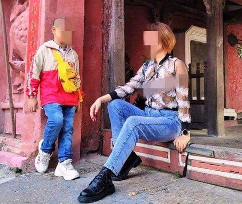 Đang tìm kiếm người phụ nữ ăn mặc phản cảm, đi lông nhông tạo dáng chụp ảnh tại Hội An - Ảnh 1. Đang tìm kiếm người phụ nữ ăn mặc phản cảm, đi lông nhông tạo dáng chụp ảnh tại Hội An - Ảnh 1.