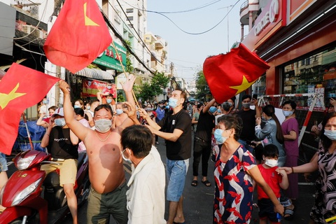 Khu Mả Lạng sau phong tỏa: ‘Hạnh phúc vì góp sức mang lại không khí tết cho bà con’ - Ảnh 1. Khu Mả Lạng sau phong tỏa: ‘Hạnh phúc vì góp sức mang lại không khí tết cho bà con’ - Ảnh 1.