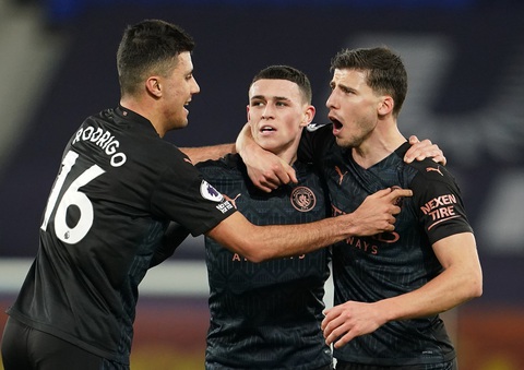 Thắng thuyết phục Everton, Man City bỏ xa Man Utd 10 điểm - Ảnh 1. Thắng thuyết phục Everton, Man City bỏ xa Man Utd 10 điểm - Ảnh 1.