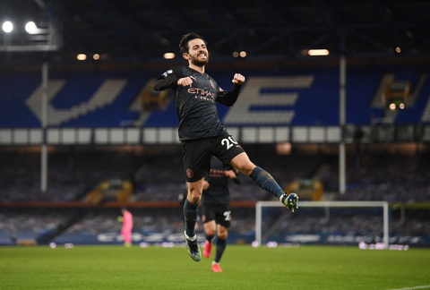 Thắng thuyết phục Everton, Man City bỏ xa Man Utd 10 điểm - Ảnh 4. Thắng thuyết phục Everton, Man City bỏ xa Man Utd 10 điểm - Ảnh 4.