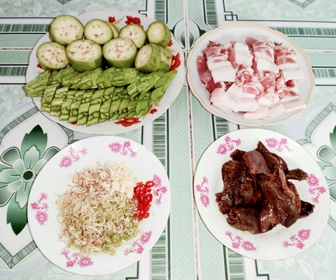 Trước khi lên Sài Gòn, kiểu gì cũng phải ăn món mắm mẹ làm ngon không thể cưỡng - Ảnh 1. Trước khi lên Sài Gòn, kiểu gì cũng phải ăn món mắm mẹ làm ngon không thể cưỡng - Ảnh 1.