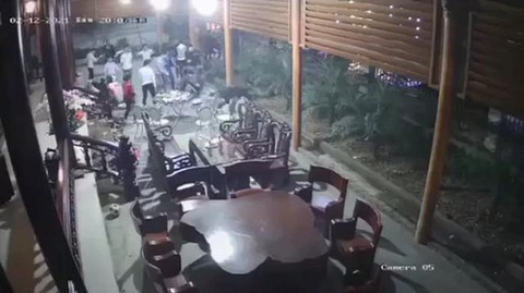 Khởi tố nhóm thanh niên chém người uống rượu mừng mùng 1 Tết - Ảnh 1. Khởi tố nhóm thanh niên chém người uống rượu mừng mùng 1 Tết - Ảnh 1.