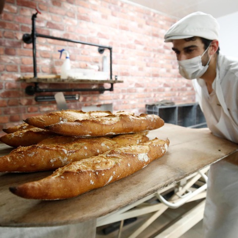 Người Pháp muốn bánh mì baguette là di sản văn hóa được UNESCO công nhận - Ảnh 1. Người Pháp muốn bánh mì baguette là di sản văn hóa được UNESCO công nhận - Ảnh 1.