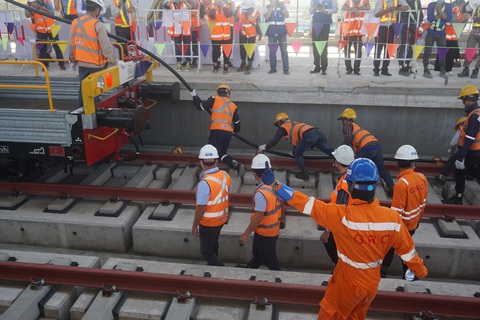 Bắt đầu kéo cáp điện cho toàn tuyến metro số 1 Bến Thành - Suối Tiên - Ảnh 3. Bắt đầu kéo cáp điện cho toàn tuyến metro số 1 Bến Thành - Suối Tiên - Ảnh 3.