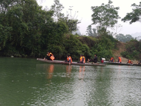 Tìm thấy thi thể thầy hiệu trưởng trường tiểu học trên sông Lam - Ảnh 1. Tìm thấy thi thể thầy hiệu trưởng trường tiểu học trên sông Lam - Ảnh 1.