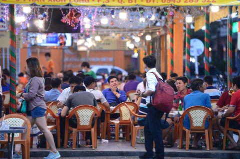 Quận Bình Thạnh chuẩn bị kiểm tra y tế ngẫu nhiên các quán nhậu - Ảnh 1. Quận Bình Thạnh chuẩn bị kiểm tra y tế ngẫu nhiên các quán nhậu - Ảnh 1.
