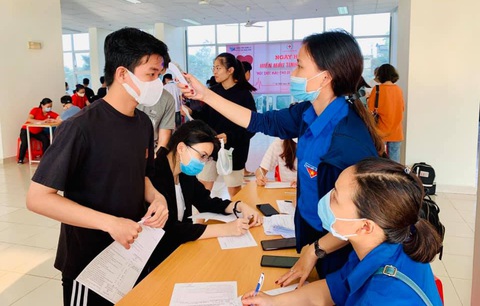 Sinh viên về Hà Nội 8-3 phấp phỏng lo cách ly - Ảnh 1. Sinh viên về Hà Nội 8-3 phấp phỏng lo cách ly - Ảnh 1.