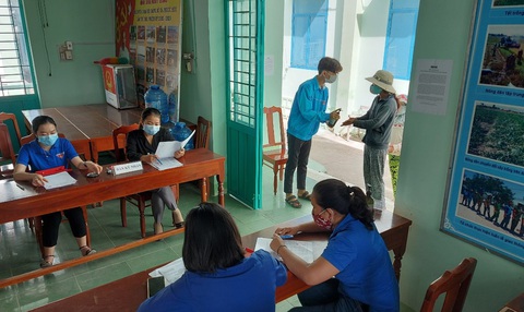 Có quà từ Tết sẻ chia, bà không phải lo bánh mứt, lại có tiền mua thịt gạo - Ảnh 3. Có quà từ Tết sẻ chia, bà không phải lo bánh mứt, lại có tiền mua thịt gạo - Ảnh 3.