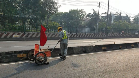 Giáp Tết, đinh hình thoi lại đầy mặt đường hướng về miền Tây - Ảnh 1. Giáp Tết, đinh hình thoi lại đầy mặt đường hướng về miền Tây - Ảnh 1.