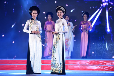 Tết xưa, tết nay Sài Gòn qua áo dài của nhà thiết kế Việt Hùng - Ảnh 6. Tết xưa, tết nay Sài Gòn qua áo dài của nhà thiết kế Việt Hùng - Ảnh 6.