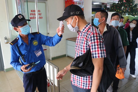 Hai bến xe ở TP.HCM đón hàng chục ngàn khách mỗi ngày - Ảnh 2. Hai bến xe ở TP.HCM đón hàng chục ngàn khách mỗi ngày - Ảnh 2.