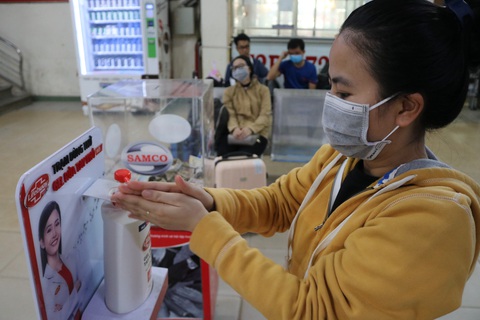 Hai bến xe ở TP.HCM đón hàng chục ngàn khách mỗi ngày - Ảnh 3. Hai bến xe ở TP.HCM đón hàng chục ngàn khách mỗi ngày - Ảnh 3.
