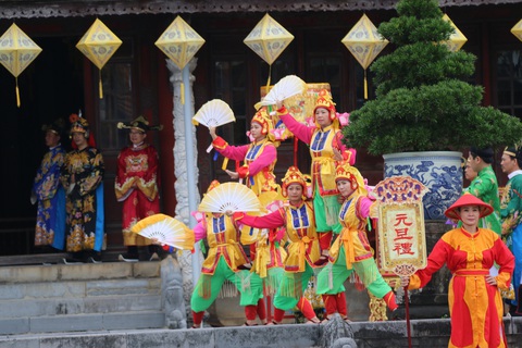 Tái hiện buổi thiết triều đầu năm trong hoàng cung Huế - Ảnh 7. Tái hiện buổi thiết triều đầu năm trong hoàng cung Huế - Ảnh 7.