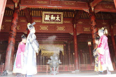 Tái hiện buổi thiết triều đầu năm trong hoàng cung Huế - Ảnh 5. Tái hiện buổi thiết triều đầu năm trong hoàng cung Huế - Ảnh 5.