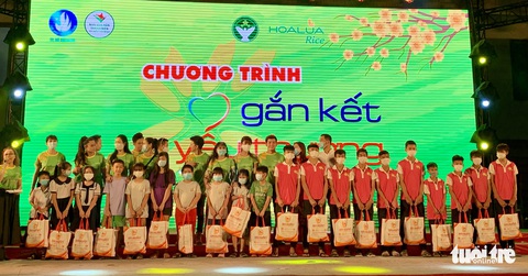 Văn nghệ sĩ quyên góp và vận động hơn 100 triệu đồng cho bệnh nhi ung thư - Ảnh 5. Văn nghệ sĩ quyên góp và vận động hơn 100 triệu đồng cho bệnh nhi ung thư - Ảnh 5.