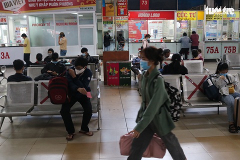 Hai bến xe ở TP.HCM đón hàng chục ngàn khách mỗi ngày - Ảnh 1. Hai bến xe ở TP.HCM đón hàng chục ngàn khách mỗi ngày - Ảnh 1.
