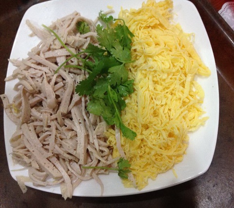 Bún thang ngày Tết: chuẩn bị 3 ngày, ăn chỉ trong 3 nốt nhạc - Ảnh 2. Bún thang ngày Tết: chuẩn bị 3 ngày, ăn chỉ trong 3 nốt nhạc - Ảnh 2.