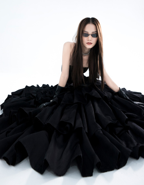 Trần Hùng công bố bộ sưu tập ấn tượng La Muse đến London Fashion Week - Ảnh 9. Trần Hùng công bố bộ sưu tập ấn tượng La Muse đến London Fashion Week - Ảnh 9.
