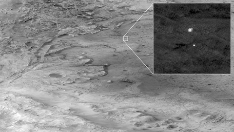 NASA công bố ảnh màu ấn tượng trên sao Hỏa do tàu Perseverance chụp - Ảnh 5. NASA công bố ảnh màu ấn tượng trên sao Hỏa do tàu Perseverance chụp - Ảnh 5.