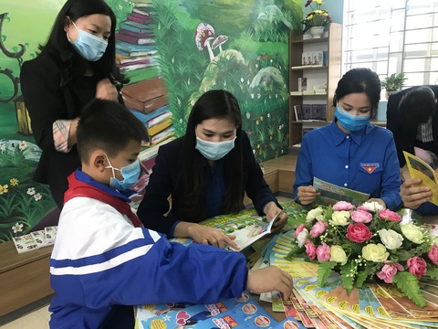 Trẻ em Tày, Nùng hào hứng với thư viện miền núi đẹp như mơ - Ảnh 2. Trẻ em Tày, Nùng hào hứng với thư viện miền núi đẹp như mơ - Ảnh 2.