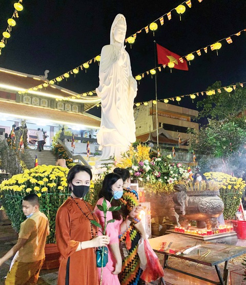 Dọn mình khi không được đi lễ hội - Ảnh 1. Dọn mình khi không được đi lễ hội - Ảnh 1.